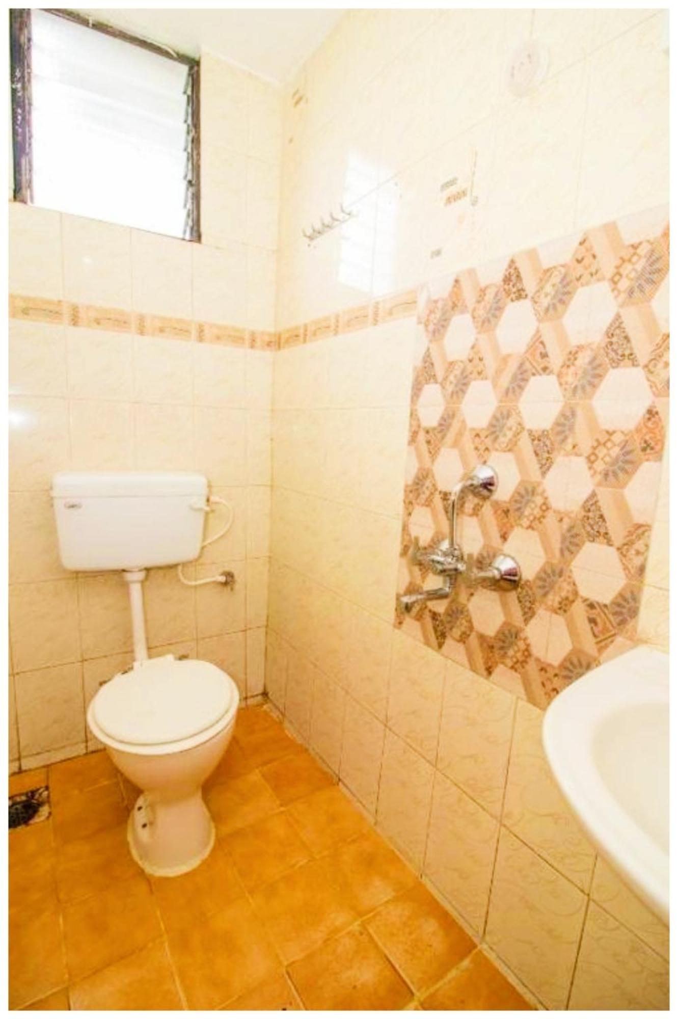 Hotel Premium Travellers # Inn Near Temple - Fully Air Conditioning Hotel - Hygiene And Spacious Room - A Top Rated Luxuary Hotel Merces Экстерьер фото